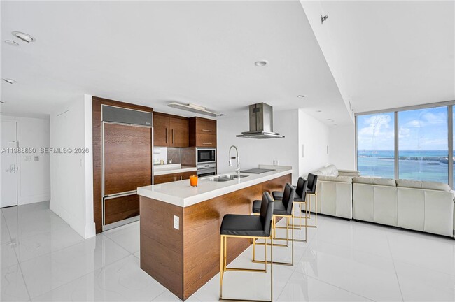 Building Photo - 495 Brickell Ave