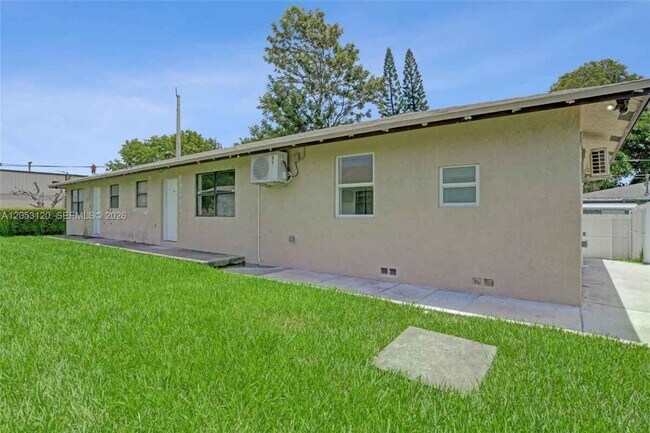 Building Photo - 2120-2122 Thomas St # 2122 HOLLYWOOD, FL 33020