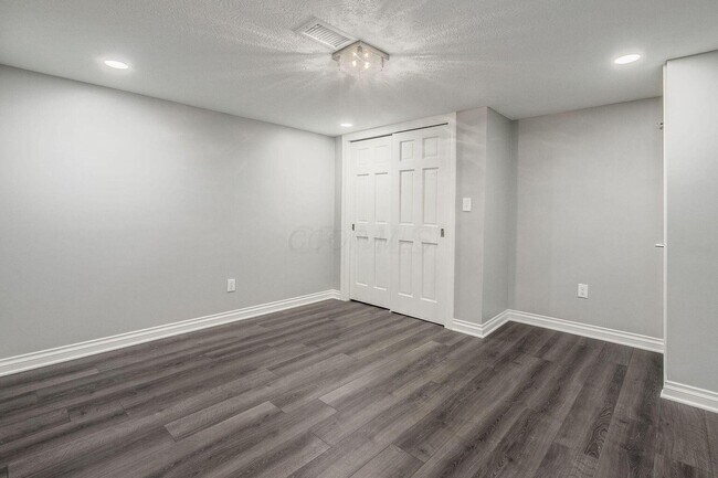 Building Photo - 1350 Marlyn Dr