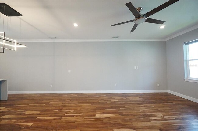 Building Photo - 4910 W McElroy Ave