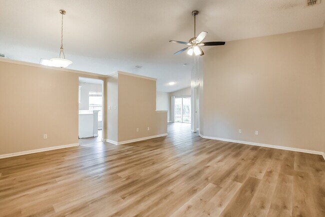 Building Photo - 1912 Windsor Oak Dr