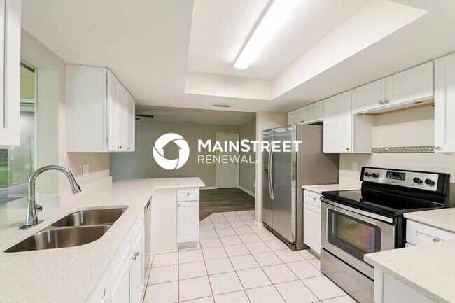 Building Photo - 3 Bedroom Pet-Friendly Home in Cape Coral, FL with Main Street Renewal