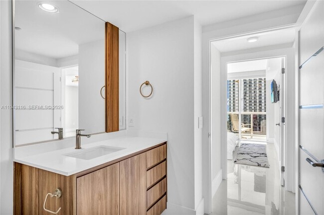 Building Photo - 18911 Collins Ave