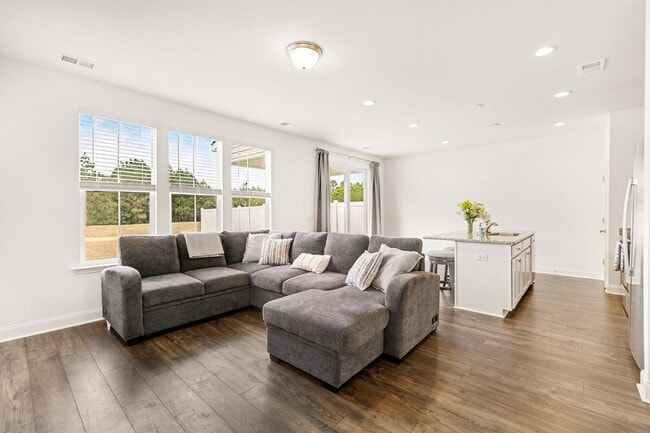 Building Photo - 153 Hawthorne Landing Dr