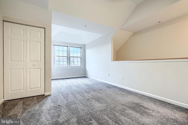 Building Photo - 8 Katurah Ln