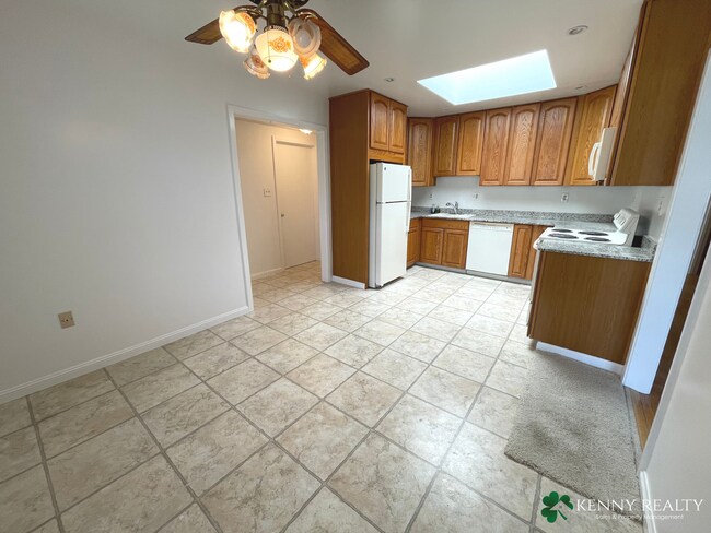 Building Photo - Three Bedroom Home with Lots of Common Area in Sunshine Gardens in SSF