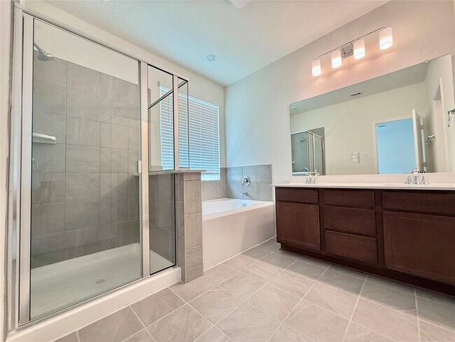 Building Photo - 18227 Dahlia Dale Dr