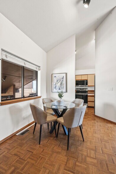 Dining Room - 501 Manhattan Dr