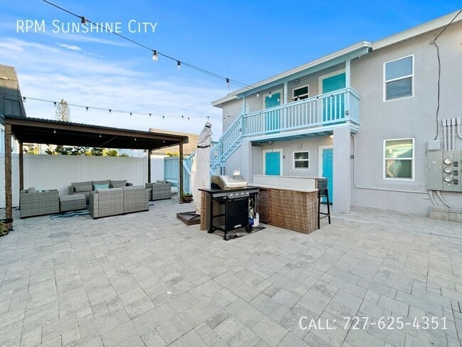 Building Photo - 14135 Palm St