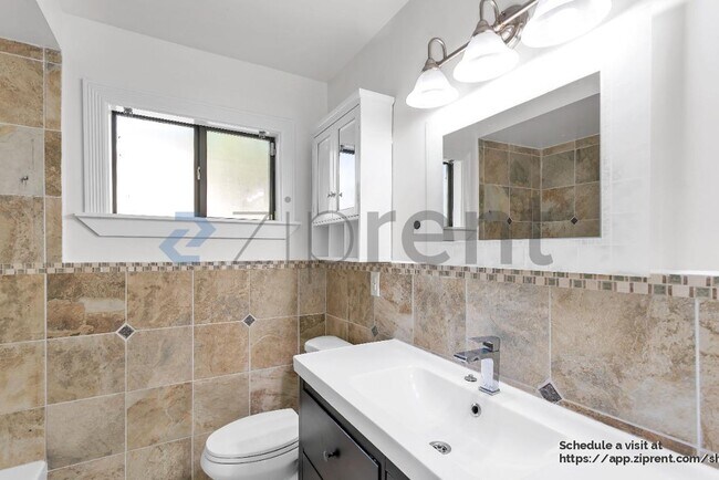 Building Photo - 1312 Carlton Ave