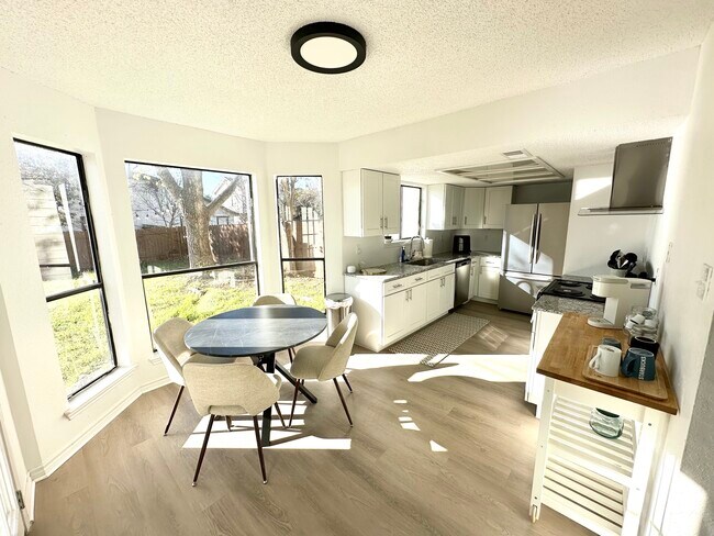 Building Photo - 2623 Gwendolyn Ln