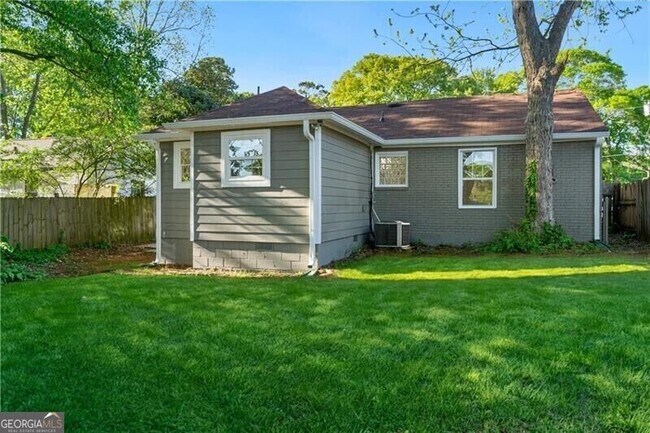 Building Photo - 1258 Lyle Ave