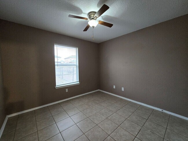 Building Photo - 2710 Alma Dr