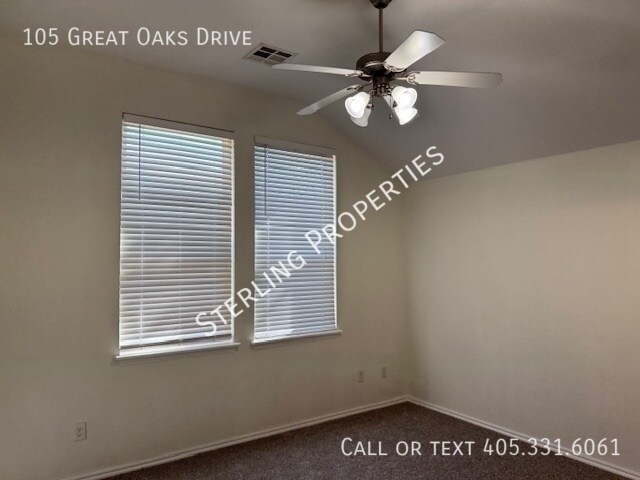 Building Photo - 105 Great Oaks Dr