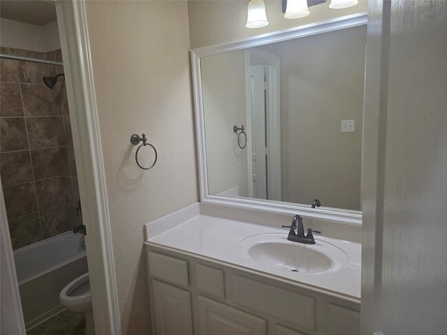 Building Photo - 2520 Garnetfield Ln