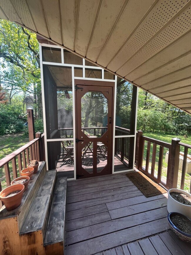 Building Photo - Cozy 2 Bed/1 Bath House, Park Like Setting, Pet Friendly, Fenced Yard