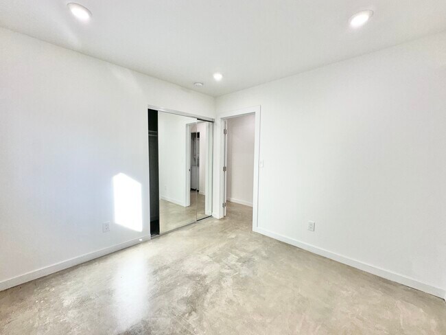 Building Photo - 2429 W Ave 33