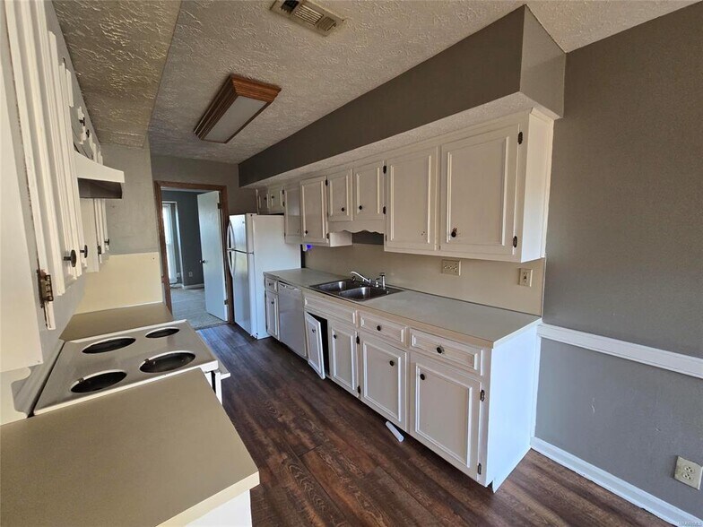 Building Photo - 6628 E Aberdeen Dr