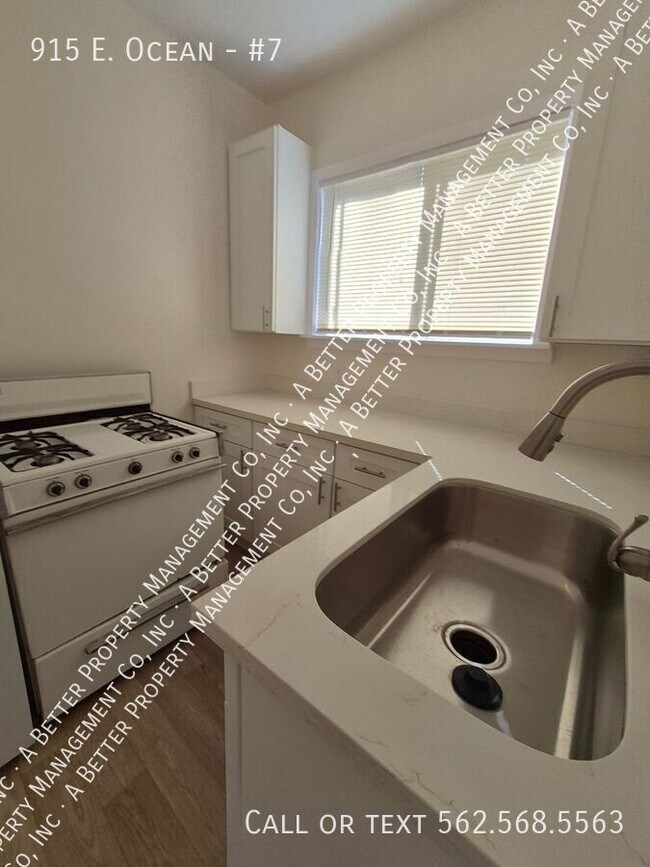 Building Photo - 915 E. Ocean-#7
