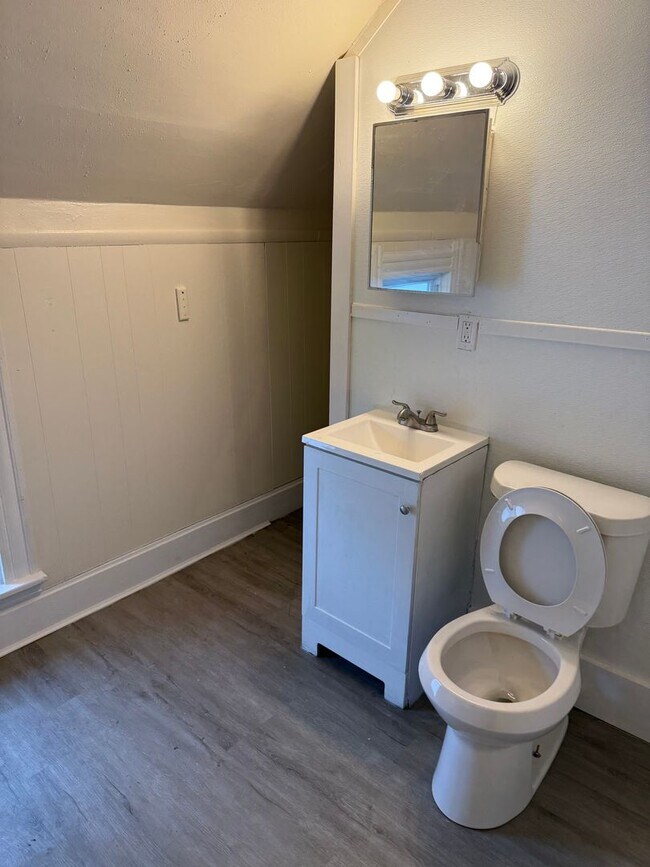 Building Photo - Section 8 Accepted! 4br 2ba Home