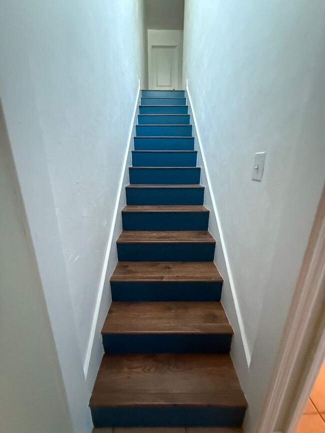 Building Photo - 2/2.5 Townhouse off of Tharpe st! Central ...