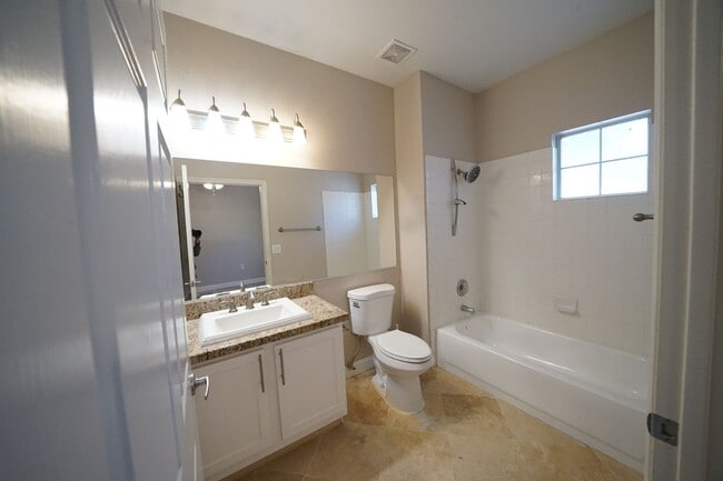 Building Photo - SHOWINGS AVAILABLE NOW