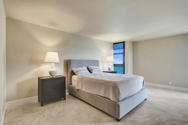 Building Photo - 5510 N Ocean Dr