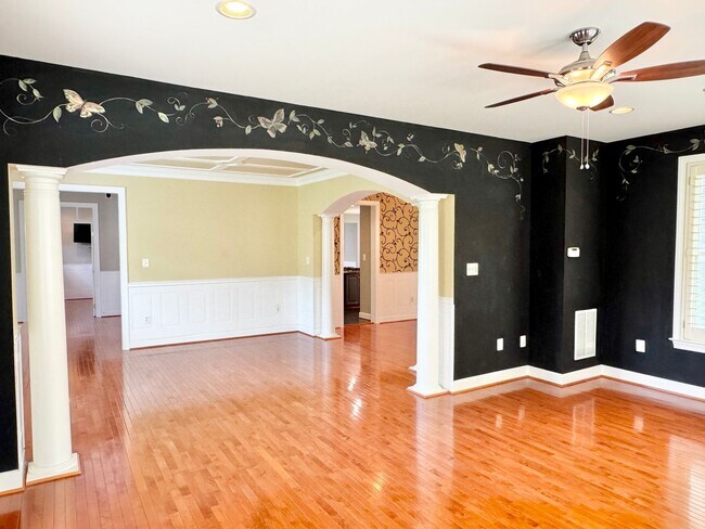 Building Photo - GORGEOUS FORMER MODEL HOME - MINUTES TO QUANTICO