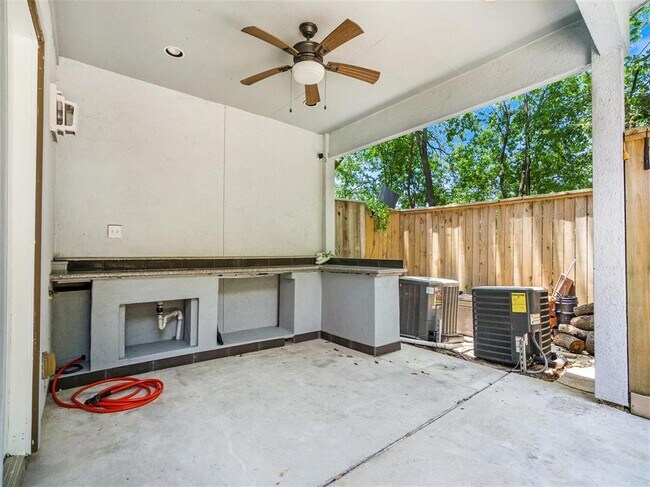 Building Photo - 4274 Childress St