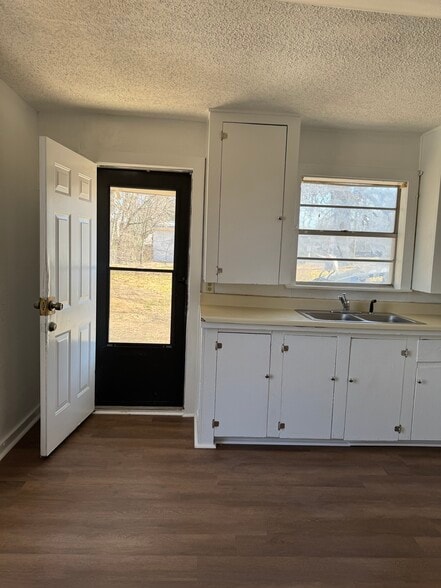 Building Photo - 2003 N Grand Ave