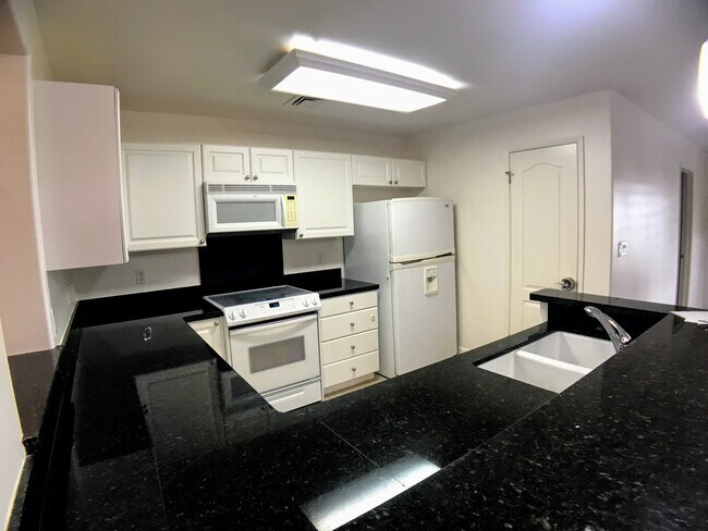 Building Photo - Resort style living! 3 Bed 2 Bath 2Pkg  Ko'Olina Kai Golf Estates