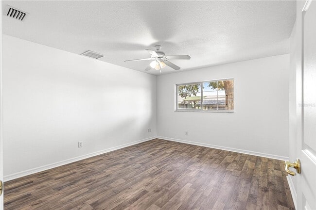 Building Photo - 3/2 Farm Home on 18.25 acres