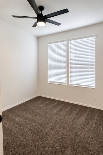 Building Photo - 122 S Siena Ln