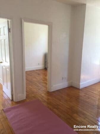 Building Photo - 8 Adella Pl