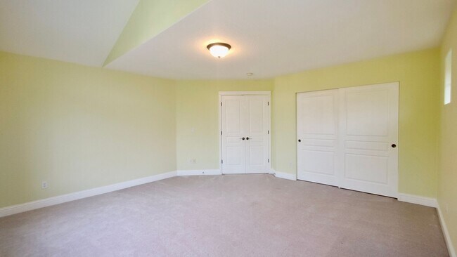 Building Photo - **$1000 OFF FIRST FULL MONTHS RENT**  Gorg...