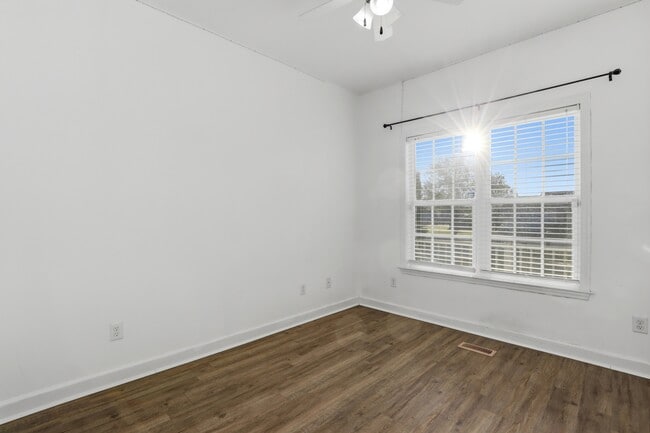 Building Photo - 100 Amandas Way