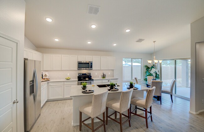 Building Photo - 1736 E Fontana Dr