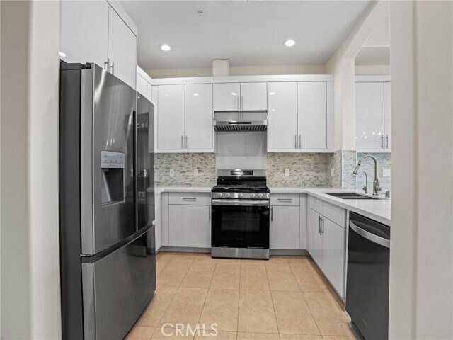 Building Photo - 1598 Long BCH