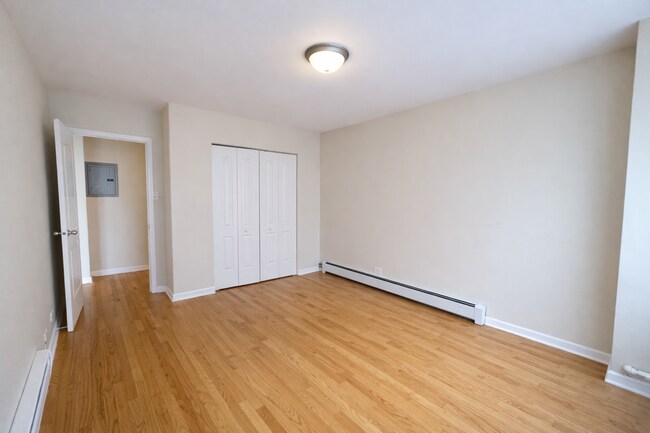 Building Photo - 4180 N Marine Dr