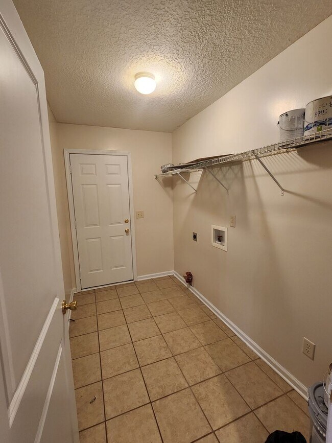 Building Photo - 24 Idus Ln