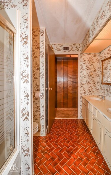 Building Photo - 302 Western Hills Dr