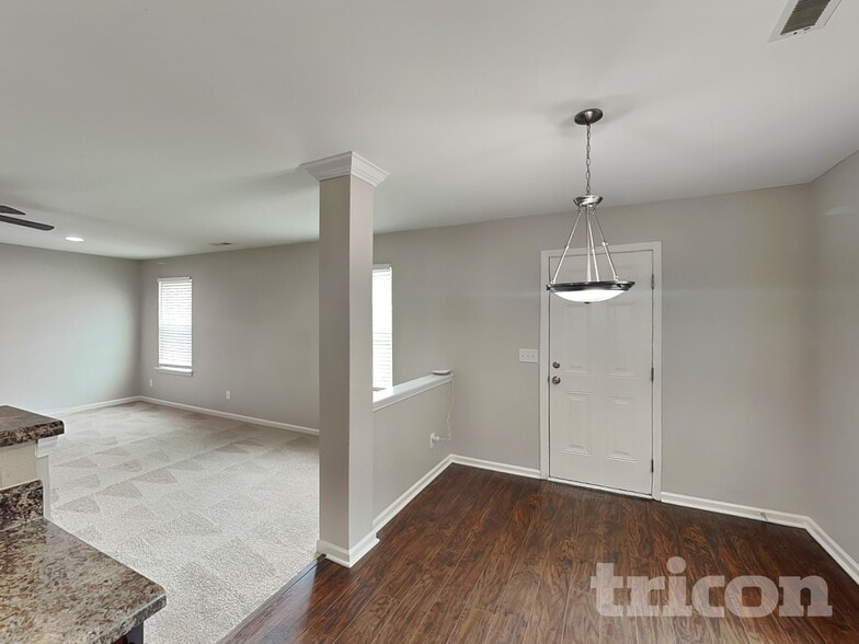 Building Photo - 10020 Portaferry Dr