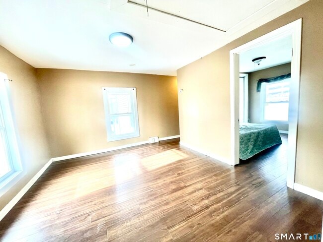 Building Photo - 128 Franklin St