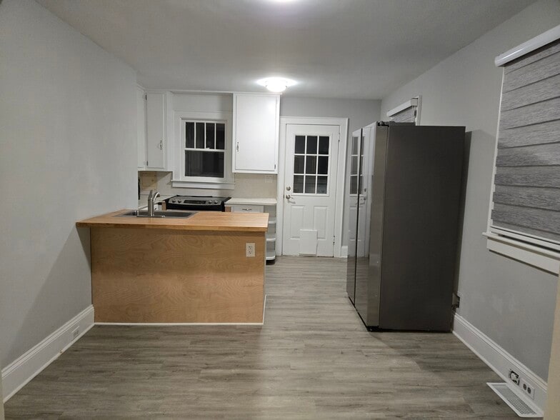 Building Photo - 6319 Tuckaseegee Rd