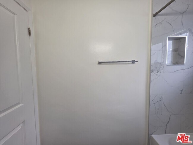 Building Photo - 707 Strand St