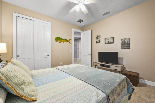 Building Photo - Beautifully Maintained home in Pool Community!
