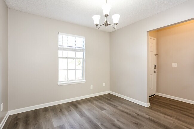 Building Photo - 548 Edward Rutledge St