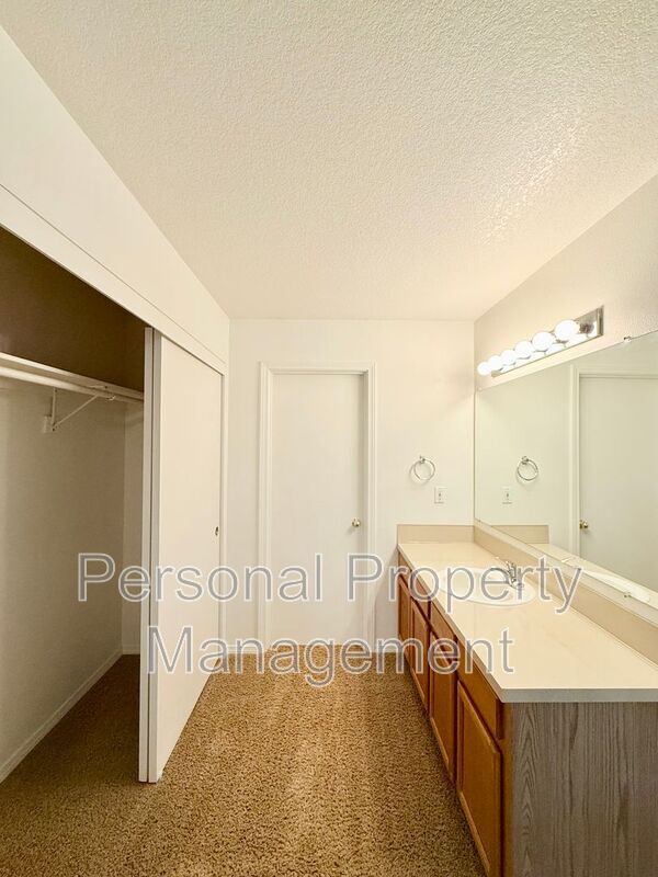 Building Photo - 3412 NE 66th Ave