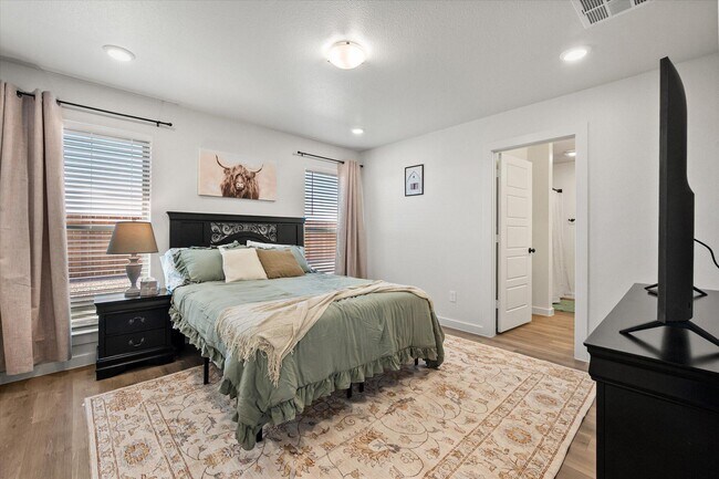 Building Photo - 2156 Langford Ave