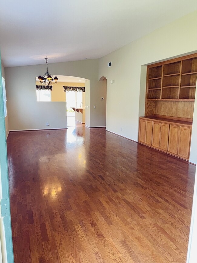 Building Photo - 30962 Crystalaire Dr